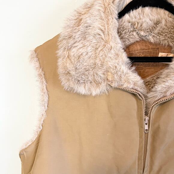 Vintage Woolrich Tan Lined Outerwear Faux Fur Collared Front Zip Vest Size XL - Picture 3 of 10